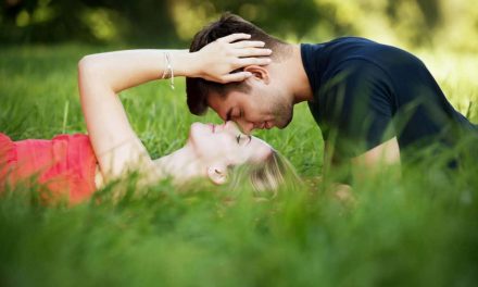 What Does Love Feel Like? 10 Signs You Can’t Ignore